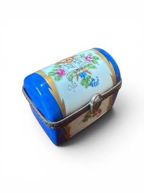 Vintage Limoges France Hand Painted Porcelain Trinket Box Heart Clasp Floral
